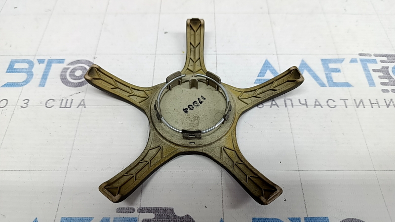 The center cap for the Hyundai Ioniq 17-19 HEV R17 disk is crushed