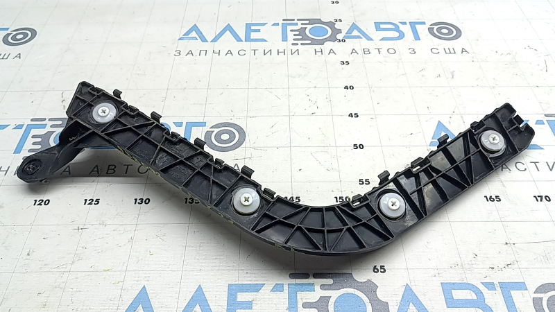 The rear bumper mount, outer left, Tesla Model Y 20-25, the latch is broken