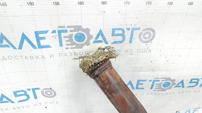 The inlet pipe with the catalytic converter of Nissan Rogue 21 2.5 has a torn corrugation and the catalytic converter is crushed
