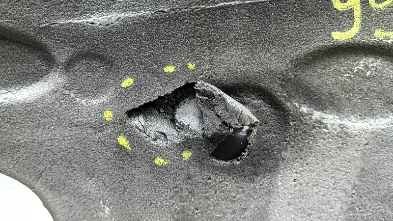 Soundproofing of the rear right upper wing arch of Tesla Model Y 20-25, tears