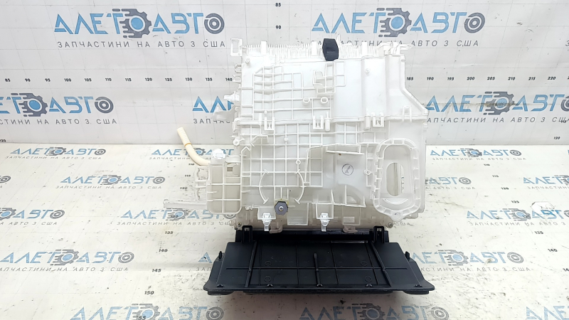 The heater housing is bare Toyota Prius 50 Prime 17-22, the mount is broken