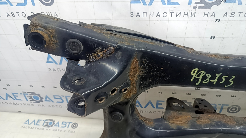 The rear subframe of the Toyota Prius 50 Prime 17-22 FWD is rusty, the bolt is sawed off