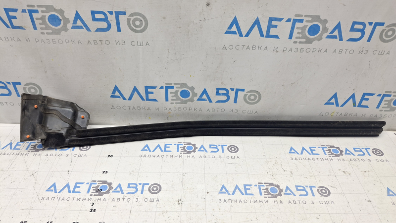 Inner glass seal of the front left door Tesla Model 3 18-23 deformation of the seal and molding