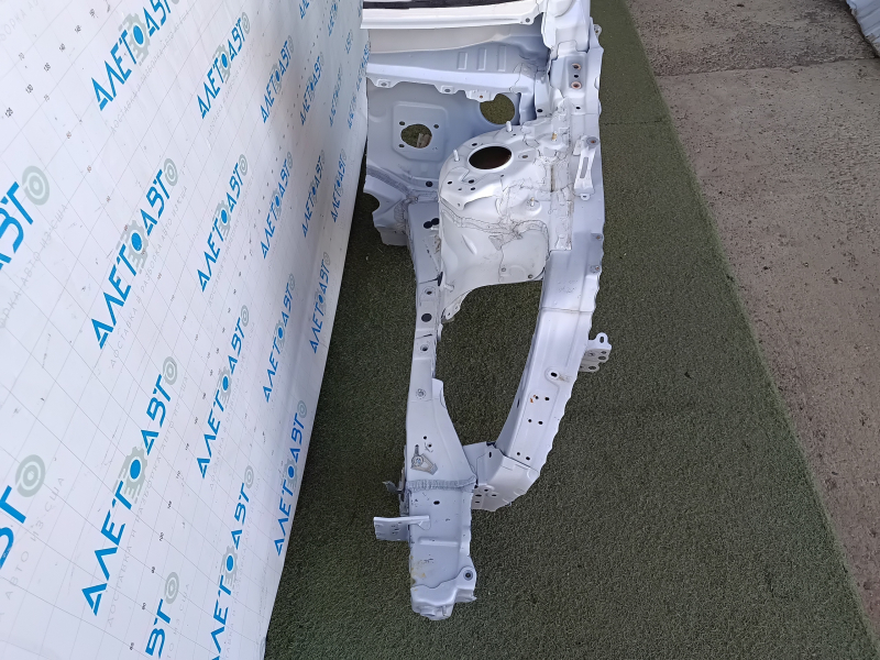 Front left quarter of Toyota Rav4 19-25 Japan built, sawed off, non-standard, white