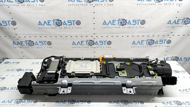 The VVB battery assembly for Hyundai Ioniq 17-19 HEV, 73k, 176V, assembled with a 12V battery, the 12V battery has swollen