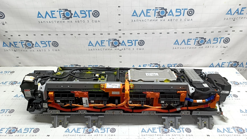 The VVB battery assembly for Hyundai Ioniq 17-19 HEV, 73k, 176V, assembled with a 12V battery, the 12V battery has swollen