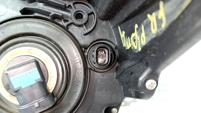 Front right headlight Toyota Prius 30 12-15 rest, halogen, needs polishing, scratches, cracks under the glass