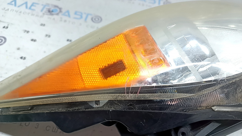 Front right headlight Toyota Prius 30 12-15 rest, halogen, needs polishing, scratches, cracks under the glass