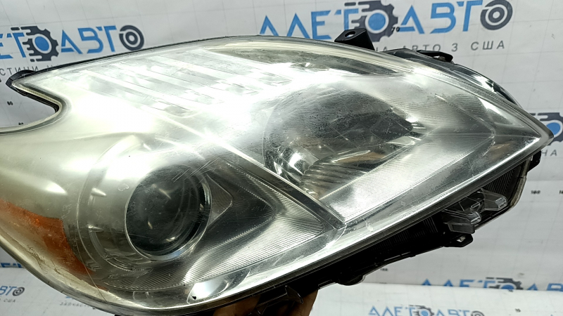 Front right headlight Toyota Prius 30 12-15 rest, halogen, needs polishing, scratches, cracks under the glass
