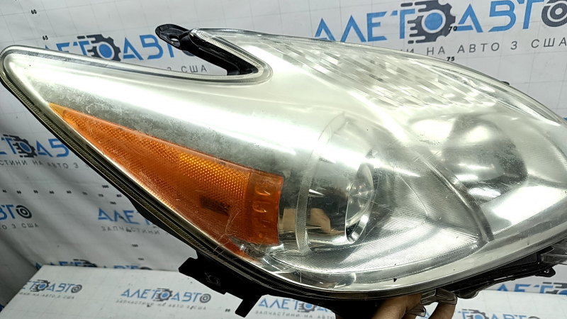 Front right headlight Toyota Prius 30 12-15 rest, halogen, needs polishing, scratches, cracks under the glass