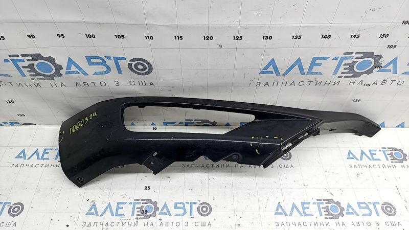 The right front bumper cover of Volvo XC90 16-19 is worn out