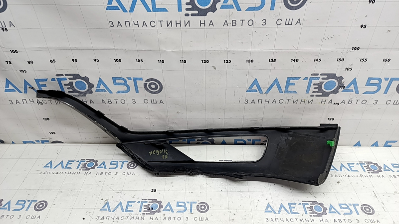 The right front bumper cover of Volvo XC90 16-19 is worn out