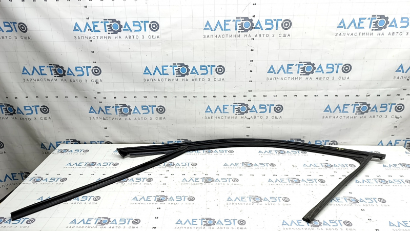 Front left glass seal with upper molding for BMW X3 F25 11-17, gloss black