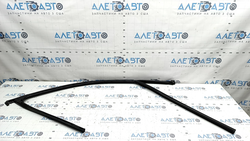 Front left glass seal with upper molding for BMW X3 F25 11-17, gloss black
