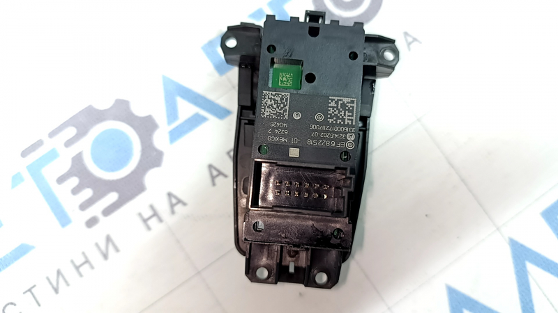 Parking button BMW X3 F25 11-17 with auto hold, cracks in the button