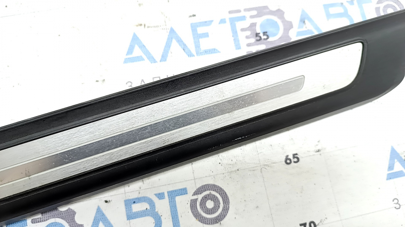 Front right outer door sill trim for Audi Q8 19-26, black with chrome, backlight, dry-cleaned chrome