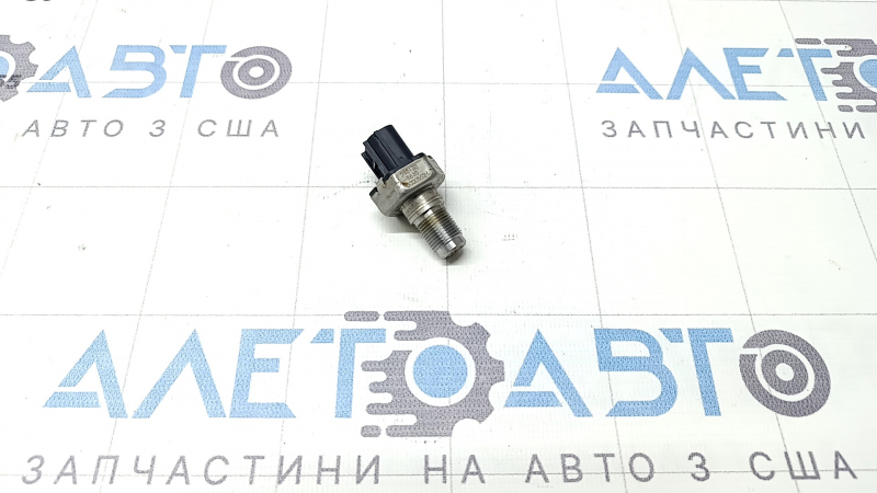 Fuel pressure sensor Honda Accord 23- hybrid on the fuel rail