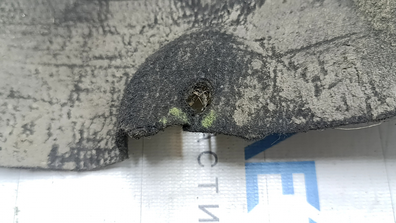 Front right fender liner Ford Mustang Mach-E 21-26, broken fastening, missing fragment