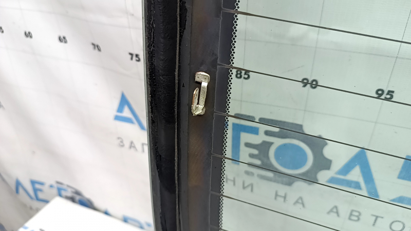 Honda Insight 19-22 rear glass in glue