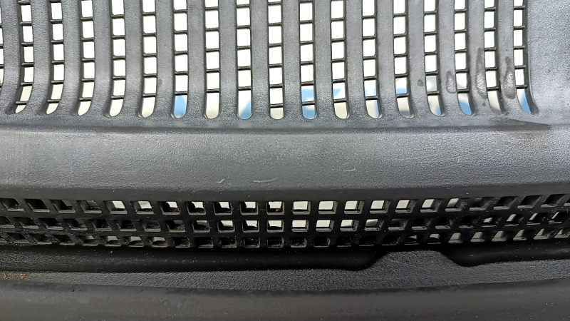 Windscreen wiper grille plastic Hyundai Sonata 11-15 scratches