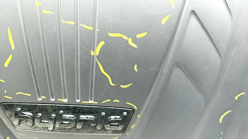 Engine cover Hyundai Sonata 11-15 hybrid scratches, rusted chrome