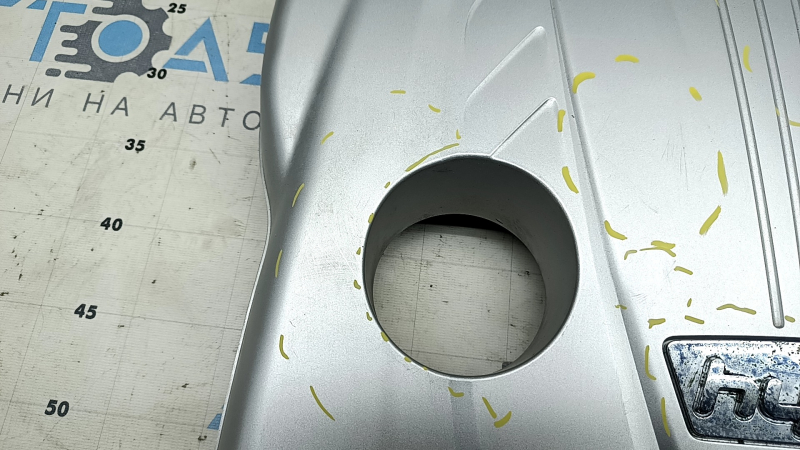 Engine cover Hyundai Sonata 11-15 hybrid scratches, rusted chrome