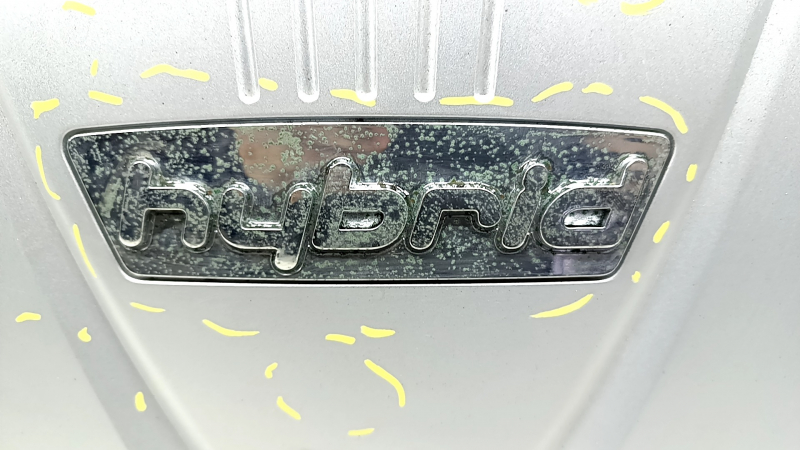 Engine cover Hyundai Sonata 11-15 hybrid scratches, rusted chrome