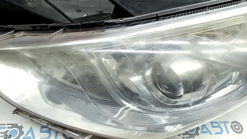 Front left headlight Hyundai Sonata 11-15 hybrid halogen, scratches, faded