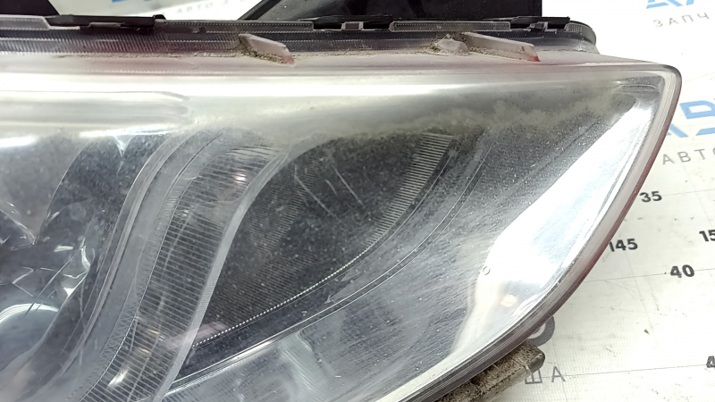 Front right headlight Hyundai Sonata 11-15 hybrid halogen, scratches, faded, crack in mount