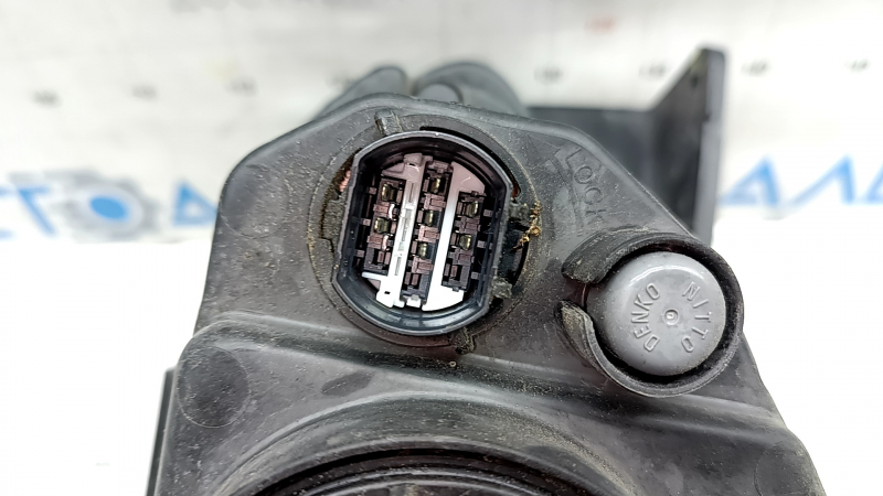 Front right headlight Hyundai Sonata 11-15 hybrid halogen, scratches, faded, crack in mount