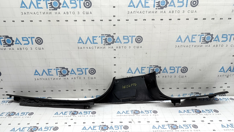 Inner left door sill trim Audi Q8 19-26 black, scratches
