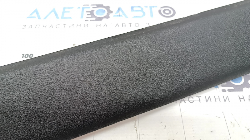 Inner left door sill trim Audi Q8 19-26 black, scratches