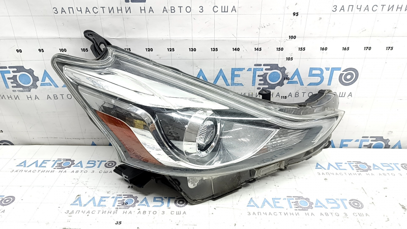 Front right headlight Toyota Prius V 15-17 rest LED, needs polishing, broken mount