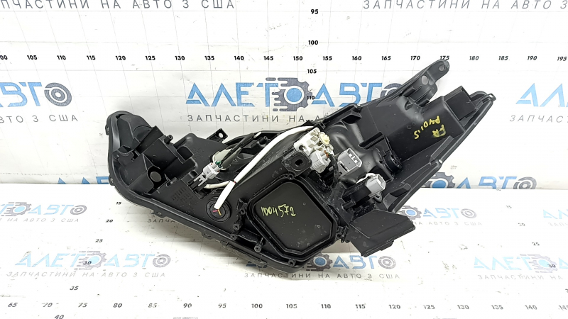 Front right headlight Toyota Prius V 15-17 rest LED, needs polishing, broken mount
