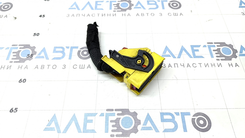 The chip for the SRS airbag module, the airbag computer for the Audi Q8 19-26, is large