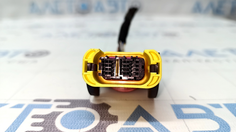 The chip for the SRS airbag module, airbag computer, Audi Q8 19-26, is small