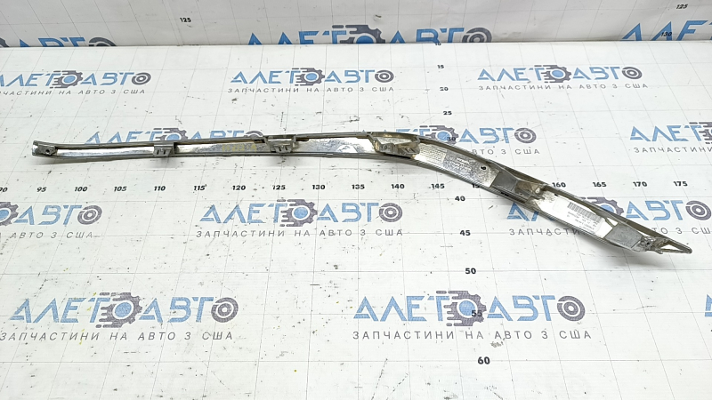 The front bumper molding, left, Nissan Murano z52 19-24 is cracked