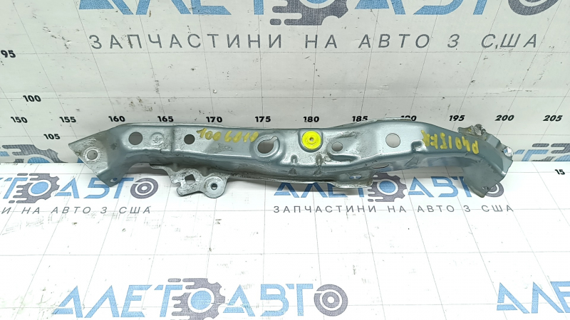 TV strip eyelash right Toyota Prius V 12-17 tear