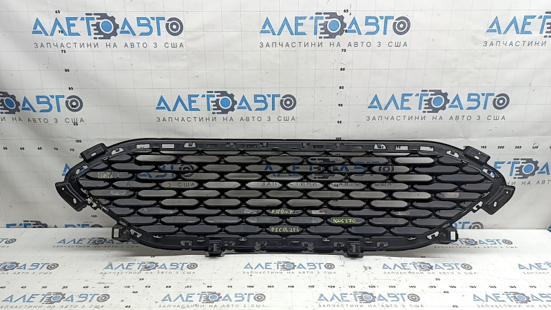 Radiator grille Ford Escape MK4 20-22 mesh black gloss, chrome frame, missing chrome fragment, cracked mount, broken mount