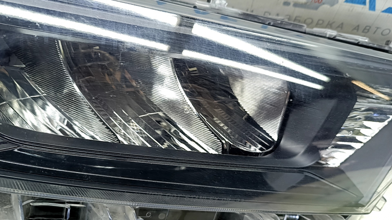 Front right headlight Toyota Rav4 19-24 reflector, black, USA built scratches