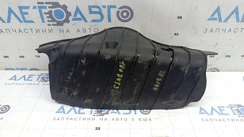 The lower control arm lining under the rear left spring of the Audi A6 C8 19-25 is worn out