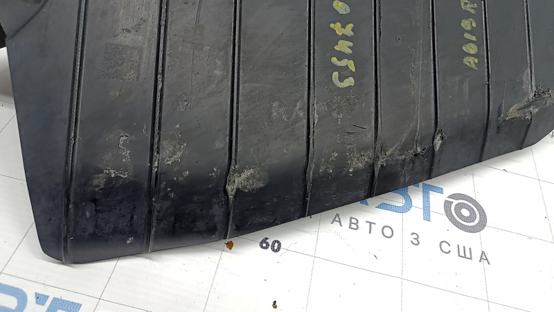 The lower control arm lining under the rear left spring of the Audi A6 C8 19-25 is worn out