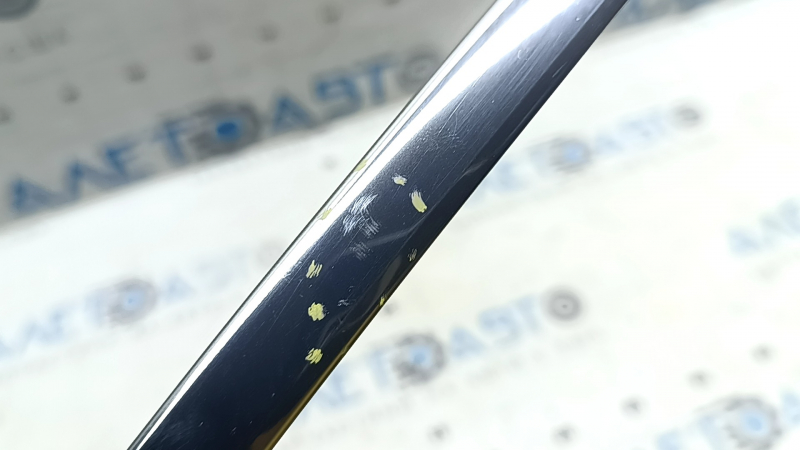 Upper rear right door molding Toyota Venza 21-24 chrome, scratches