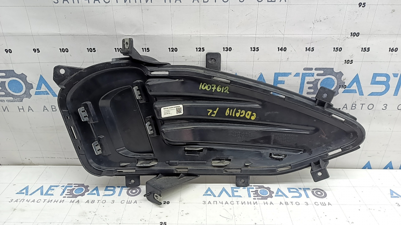 Left front bumper grille for Ford Edge 22-24 without fog lights, gloss black with chrome molding, chips