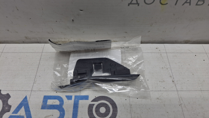 Upper right fender plug Mazda CX-9 16-23
