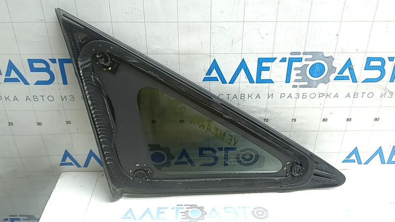 Rear right window blind glass Toyota Venza 21-24 chrome, tinted, broken guides