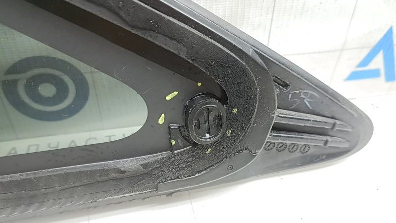 Rear right window blind glass Toyota Venza 21-24 chrome, tinted, broken guides