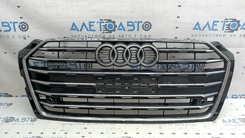 Radiator grille assembly Audi A5 F5 18-19 black gloss + chrome, scratch on chrome, cracked chrome