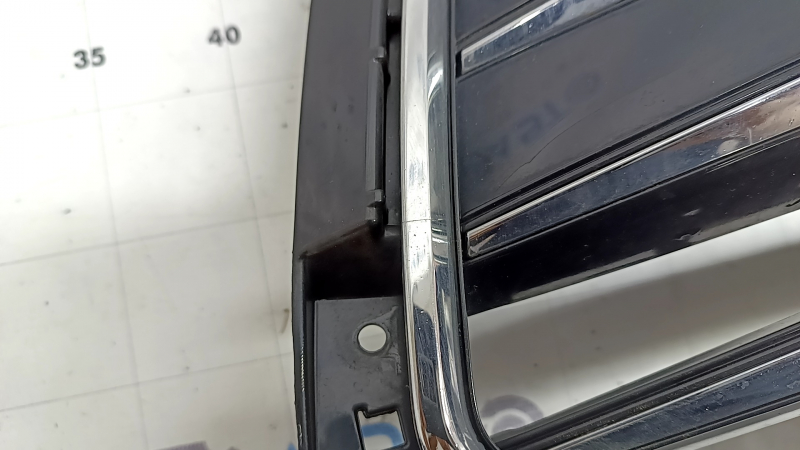 Radiator grille assembly Audi A5 F5 18-19 black gloss + chrome, scratch on chrome, cracked chrome