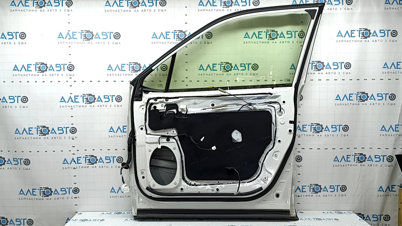 Front right door assembly Subaru Forester 25-26 white K1X, paint scratches
